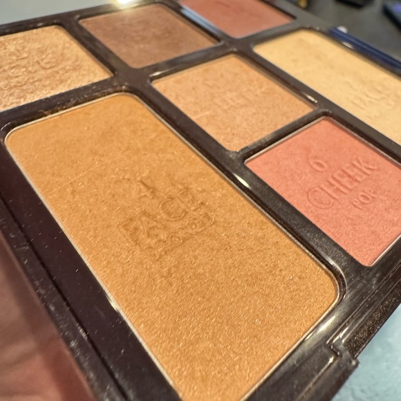Charlotte Tilbury Instant Look in a Palette - Picture 6 of 7